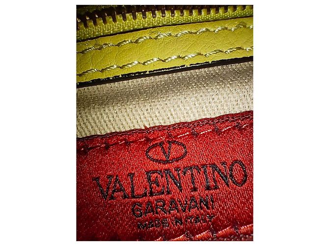 Valentino Garavani Borsa Rockstud Lock Flap - Pelle Giallo Lime - vista 16