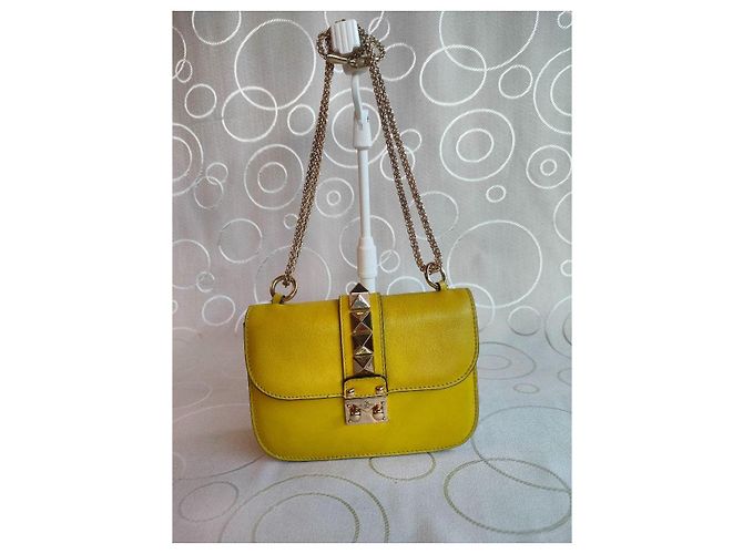 Valentino Garavani Borsa Rockstud Lock Flap - Pelle Giallo Lime - vista 2