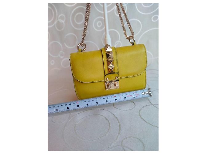 Valentino Garavani Borsa Rockstud Lock Flap - Pelle Giallo Lime - vista 3