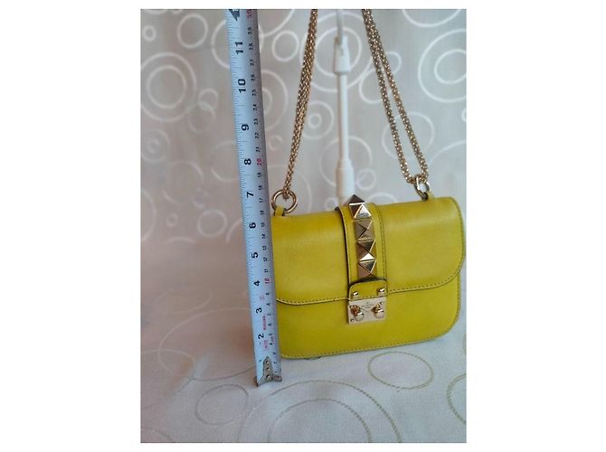 Valentino Garavani Borsa Rockstud Lock Flap - Pelle Giallo Lime - vista 4