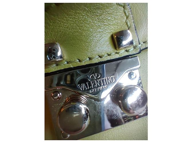 Valentino Garavani Borsa Rockstud Lock Flap - Pelle Giallo Lime - vista 6