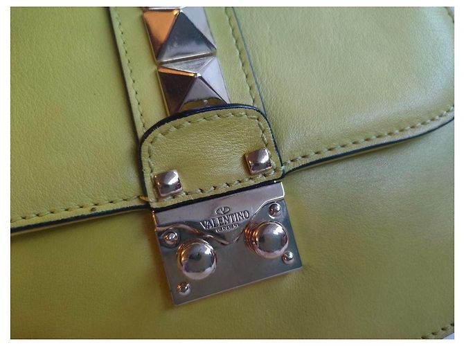 Valentino Garavani Borsa Rockstud Lock Flap - Pelle Giallo Lime - vista 8