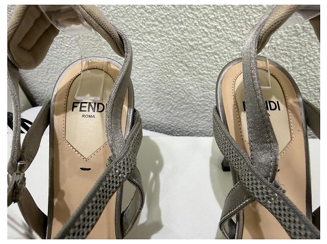 Fendi Colibri Pumps Grau Satin Mesh Silber - Ansicht 5