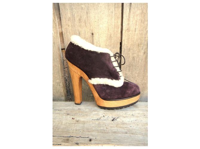 Dolce & Gabbana Botas de Cano Curto com Salto Plataforma em Camurça Ameixa e Pele Roxo escuro - vista 10