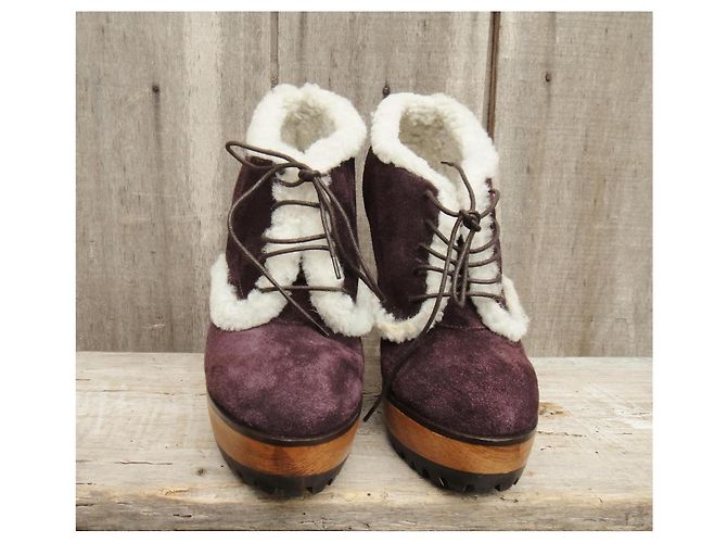 Dolce & Gabbana Botas de Cano Curto com Salto Plataforma em Camurça Ameixa e Pele Roxo escuro - vista 4