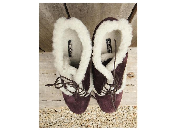 Dolce & Gabbana Botas de Cano Curto com Salto Plataforma em Camurça Ameixa e Pele Roxo escuro - vista 5