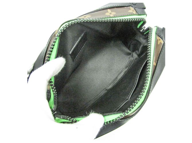 Borsa a tracolla Louis Vuitton Monogram LV Friend Soft Trunk Marrone Nero - vista 3
