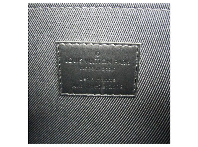 Louis Vuitton Taiga Rainbow Pochette M30347 Nero Multicolore - vista 13