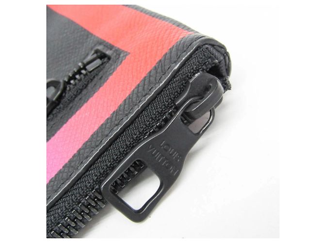 Louis Vuitton Taiga Rainbow Pochette M30347 Nero Multicolore - vista 9