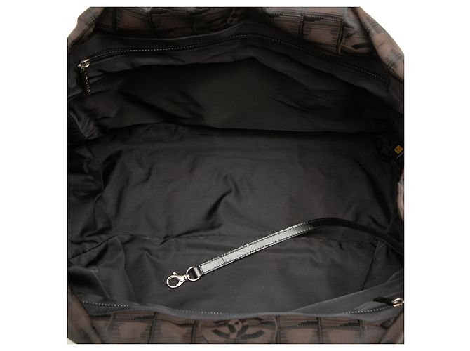 Tote in nylon Chanel Brown New Travel Line Marrone Marrone scuro - vista 4