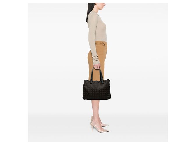 Tote in nylon Chanel Brown New Travel Line Marrone Marrone scuro - vista 6