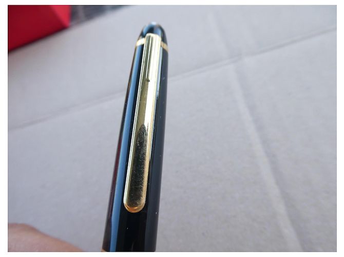 Montblanc Meisterstück Classique Stylo Bille Or Noir Doré - vue 4