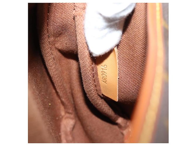 Louis Vuitton Saumur Monogram Canvas 30 Marrone - vista 7