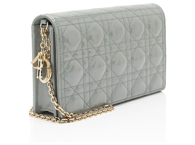 Cartera Lady Dior Cannage en piel charol con cadena Gris - vista 2
