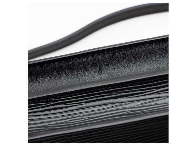 Clutch Trunk in pelle Epi Louis Vuitton Nero - vista 10