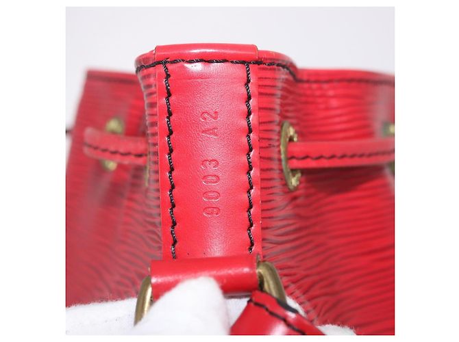 Louis Vuitton Petit Noe aus Epi-Leder Größe Medium Rot - Ansicht 7