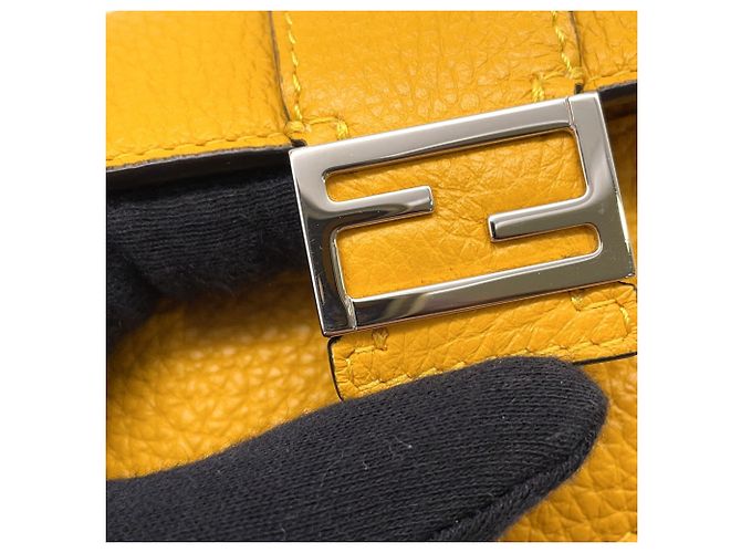 Pochette Micro Flat Baguette in pelle gialla Fendi Giallo - vista 11
