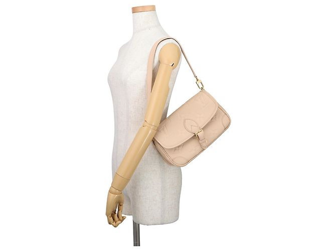 Borsa a tracolla Diane Monogram Empreinte Louis Vuitton Beige - vista 5