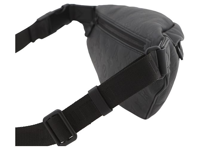 Louis Vuitton Monogram Shadow Discovery Bumbag PM Nero - vista 3