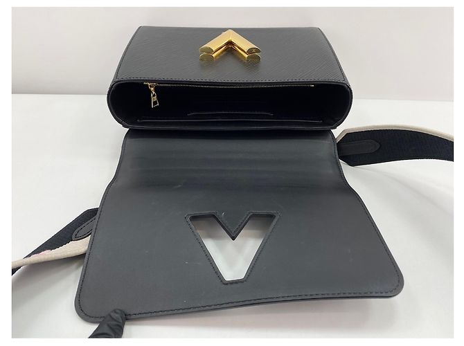 Louis Vuitton Twist MM Shoulder Bag Black - view 11
