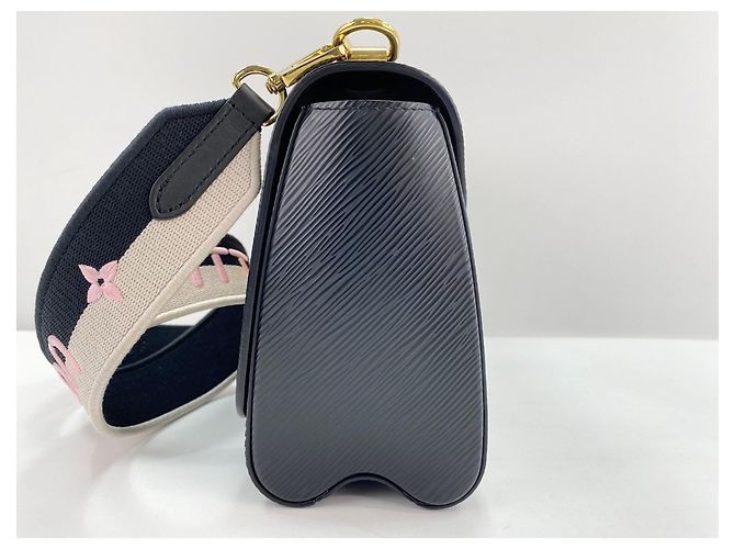 Louis Vuitton Twist MM Shoulder Bag Black - view 4