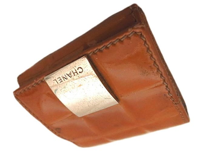 Chanel Chocolate Bar Münzbeutel aus gestepptem Lackleder Braun - Ansicht 3