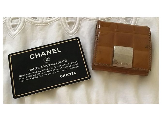 Chanel Chocolate Bar Münzbeutel aus gestepptem Lackleder Braun - Ansicht 7
