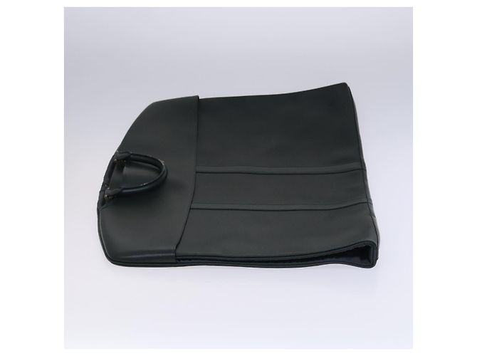Capa de roupa Louis Vuitton em couro Taiga Verde - vista 4