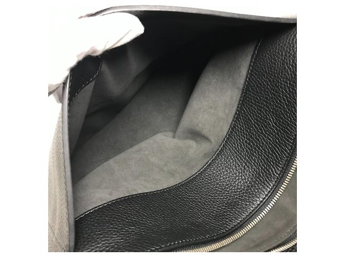 Borsa Louis Vuitton in pelle Taurillon Dorian Nero - vista 15