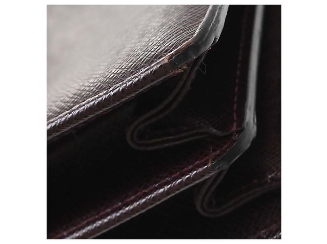 Louis Vuitton Serviette Moskova Taiga Leather Porpora - vista 6