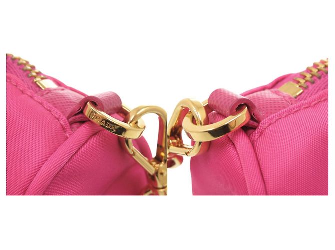 Beauty case in nylon rosa con logo Triangle Prada - vista 10