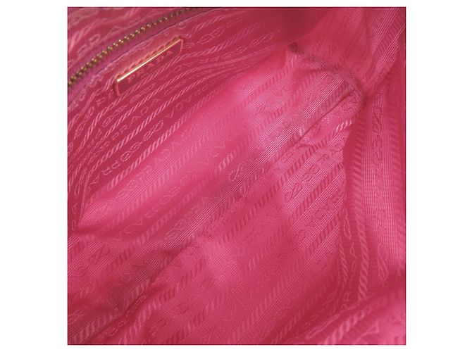 Beauty case in nylon rosa con logo Triangle Prada - vista 5