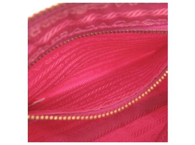 Beauty case in nylon rosa con logo Triangle Prada - vista 6
