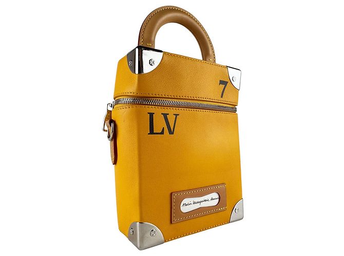 Louis Vuitton Saffron Leather Shoulder Bag Golden - view 11