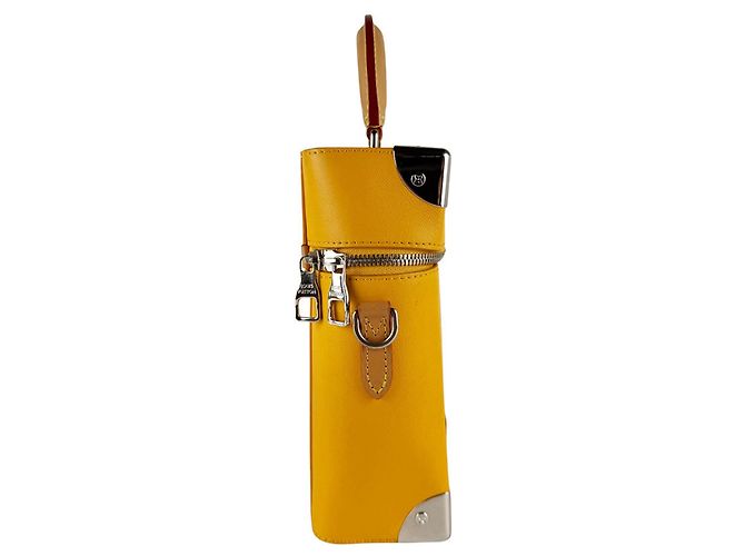 Louis Vuitton Saffron Leather Shoulder Bag Golden - view 2