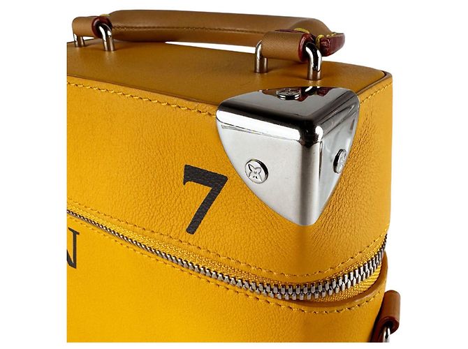 Louis Vuitton Saffron Leather Shoulder Bag Golden - view 6