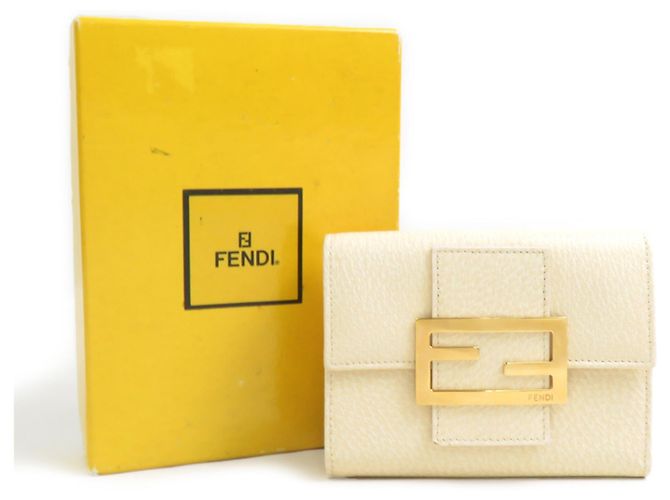 Fendi Tri-fold Wallet aus beigem Leder - Ansicht 8
