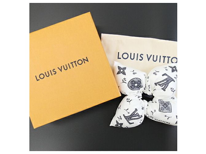 Scrunchie Louis Vuitton Fleur Piqué Bianco - vista 6