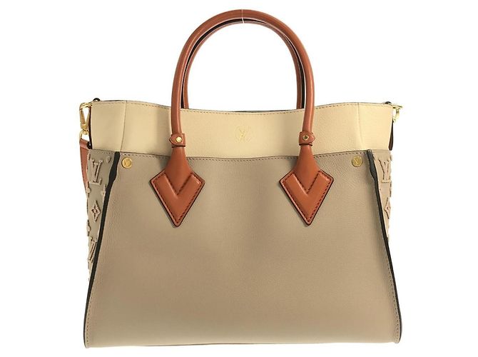 Sac à main Louis Vuitton On My Side MM - vue 2