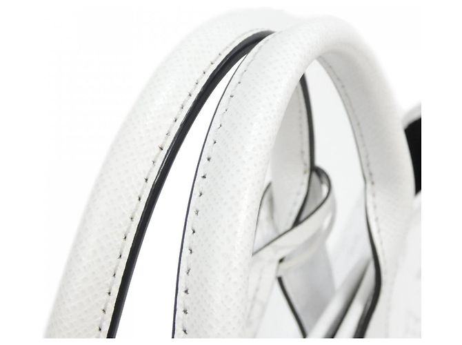 Tote Louis Vuitton Taiga Lama Weekend Bianco - vista 4