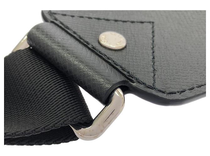 Borsa a tracolla Louis Vuitton Taiga Avenue Nero - vista 6