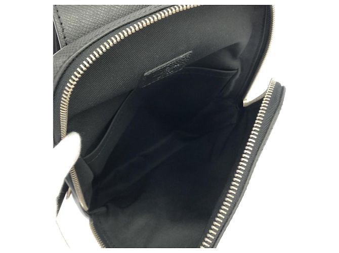 Borsa a tracolla Louis Vuitton Taiga Avenue Nero - vista 9