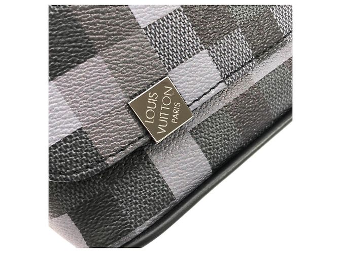 Louis Vuitton Damier Graphite Pixel District PM Schultertasche Damier ebene - Ansicht 4