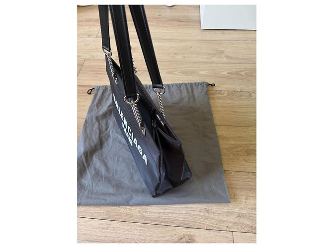 Balenciaga Borsa Tote in Tela Nera con Catene Nero - vista 5