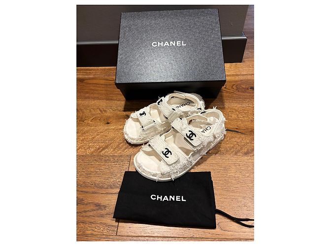 Sandali Chanel in tweed bianco con logo CC - vista 11