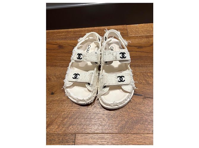 Sandali Chanel in tweed bianco con logo CC - vista 2