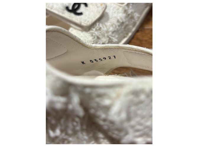 Sandali Chanel in tweed bianco con logo CC - vista 4
