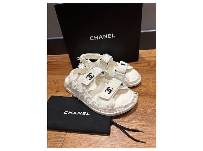Sandali Chanel in tweed bianco con logo CC - vista 5