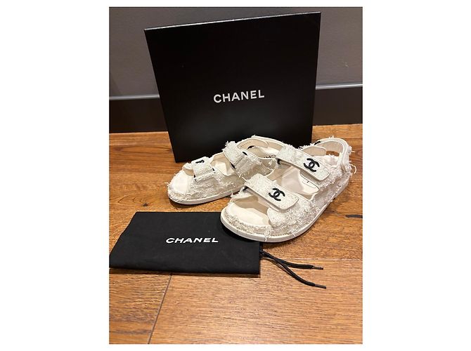 Sandali Chanel in tweed bianco con logo CC - vista 9