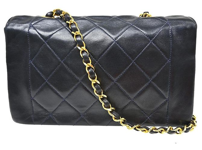 Chanel Vintage Diana Flap gestepptes Lammleder Small Marineblau - Ansicht 2